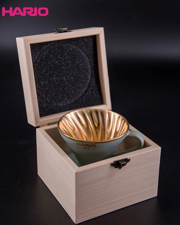 HARIO 懷汝窯金緣 V60 01 咖啡濾杯｜陶作坊聯名 附贈精緻木盒 收藏送禮首選