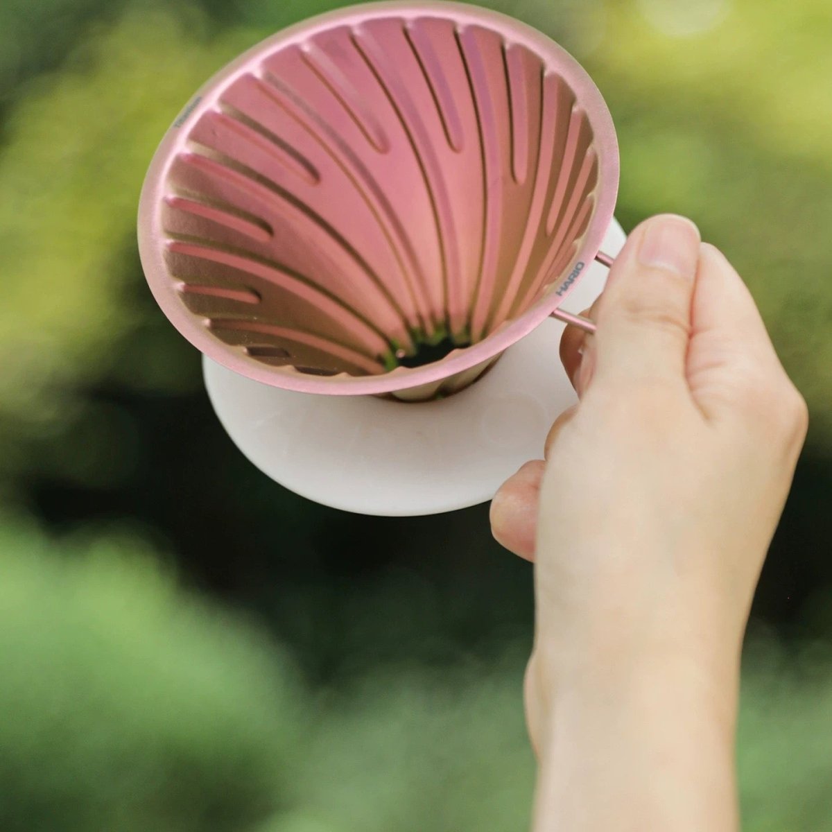 HARIO V60純鈦濾杯｜輕量、無金屬異味、終身耐用的高端手沖選擇