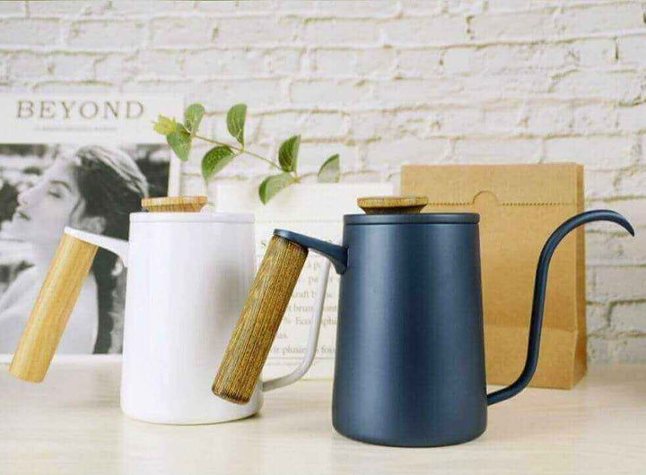 Stainless steel pour-over kettle in blue, 600 ml, with lid and wooden handle